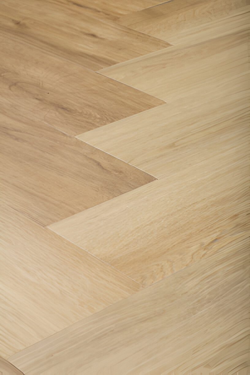 Kenapa Harus Pasang Lantai SPC Flooring Herringbone? Yuk, Cari Tahu!